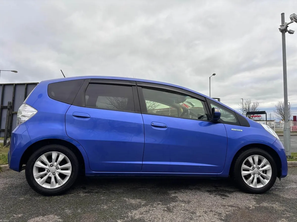 Honda Fit 2013- Apple CarPlay & Heated Seats - Image 2