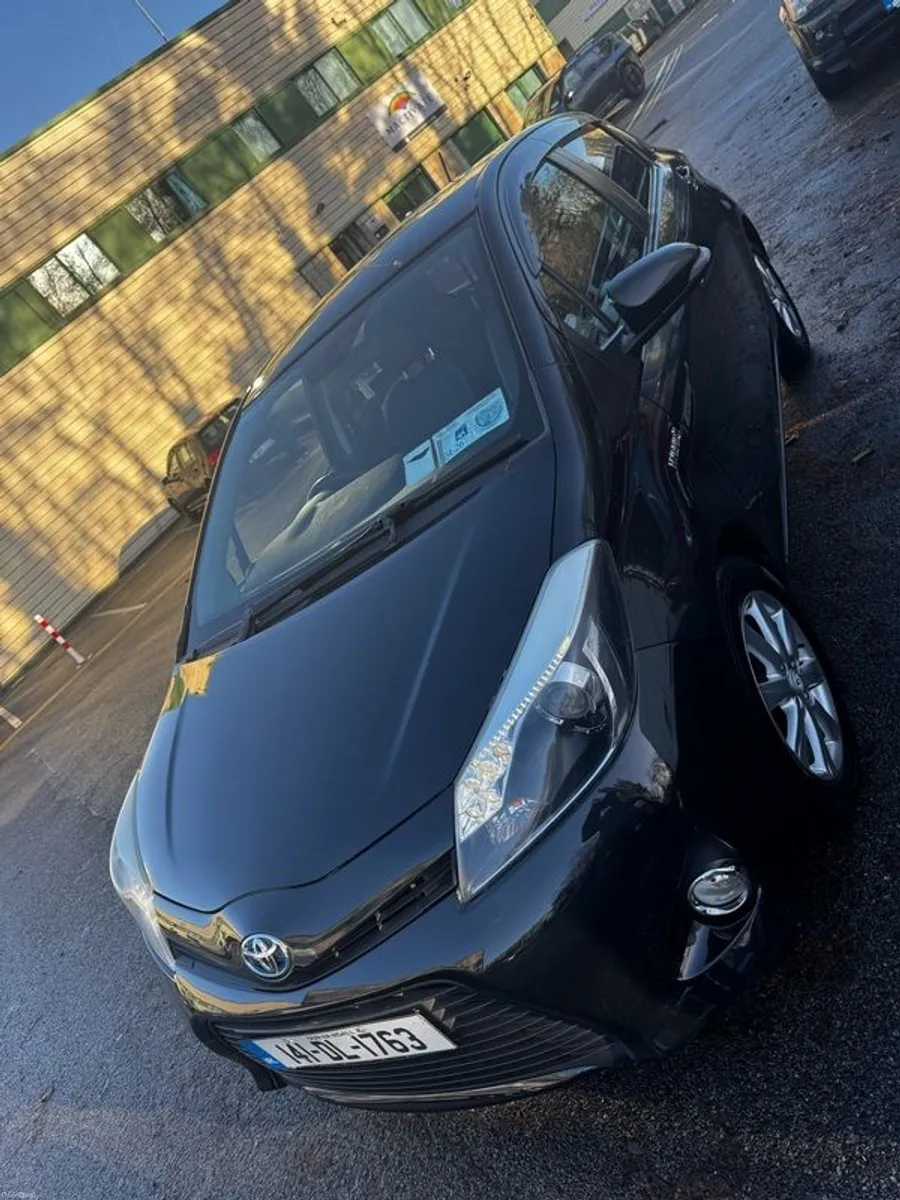 2014 Toyota Yaris - Image 2