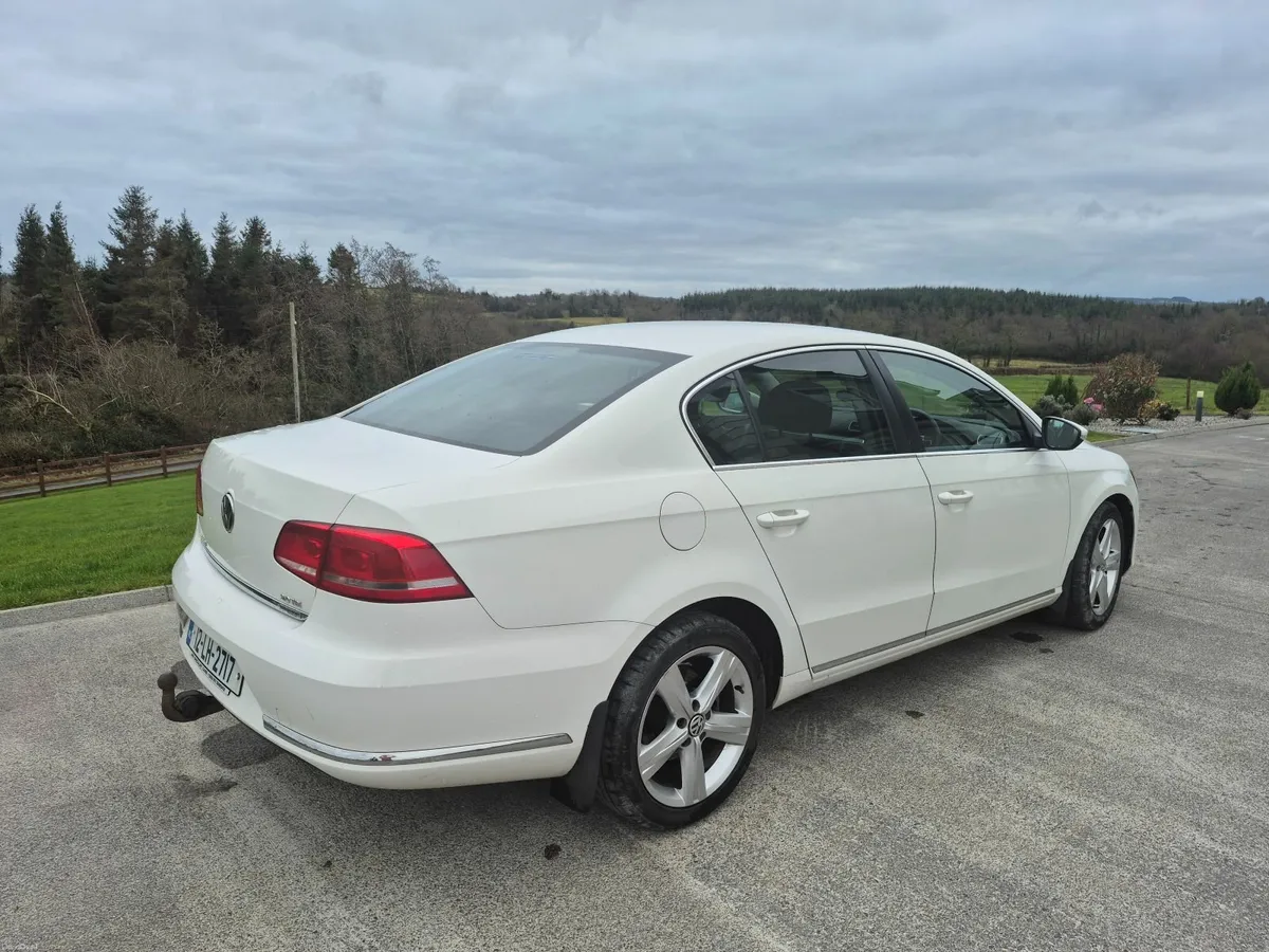 Volkswagen Passat 2012 - Image 4