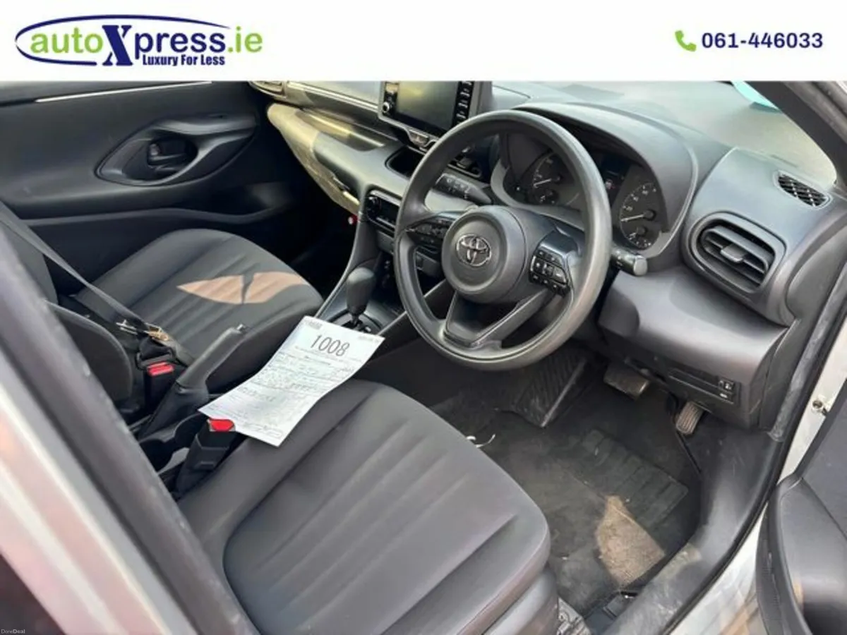 Toyota Yaris 1.5 HYBRID X Automatic, Reversing cam - Image 2