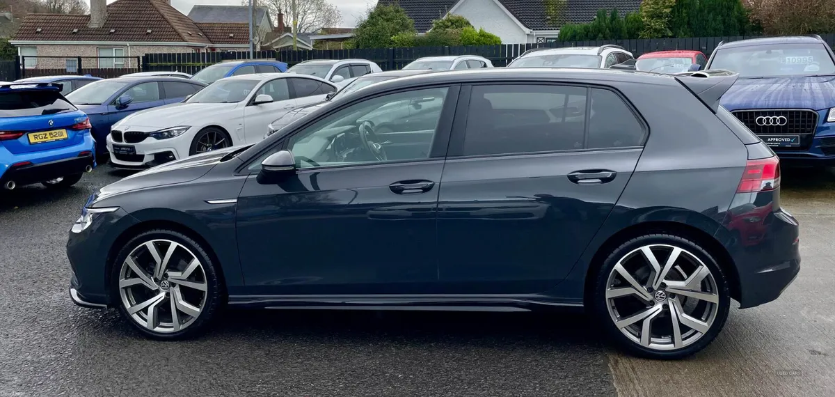 Oct 2022 Volkswagen Golf 2.0 TDI Style DSG - Image 4