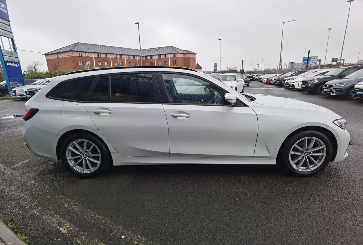 BMW 3 SERIES 320D SE PRO AUTOMATIC ESTATE - Image 4