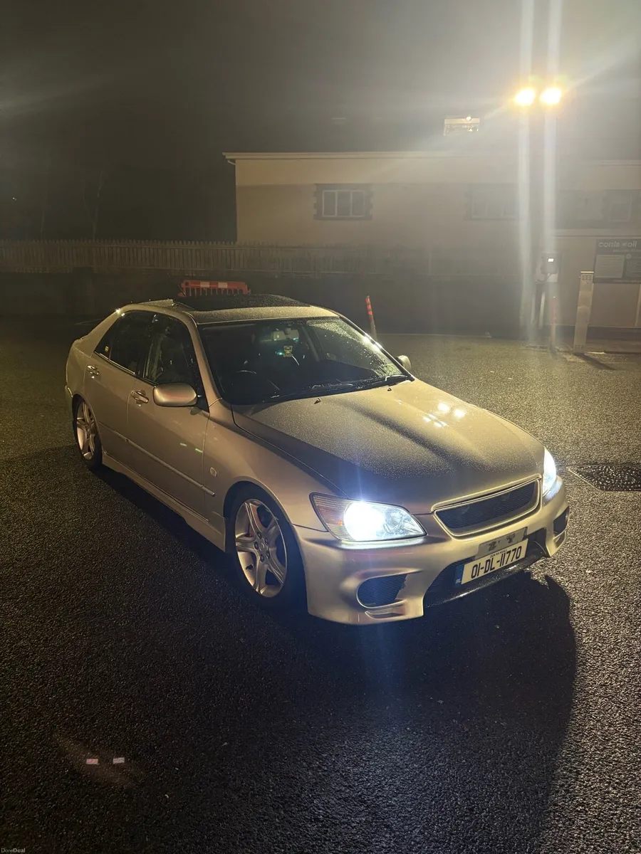 Lexus is200 - Image 4