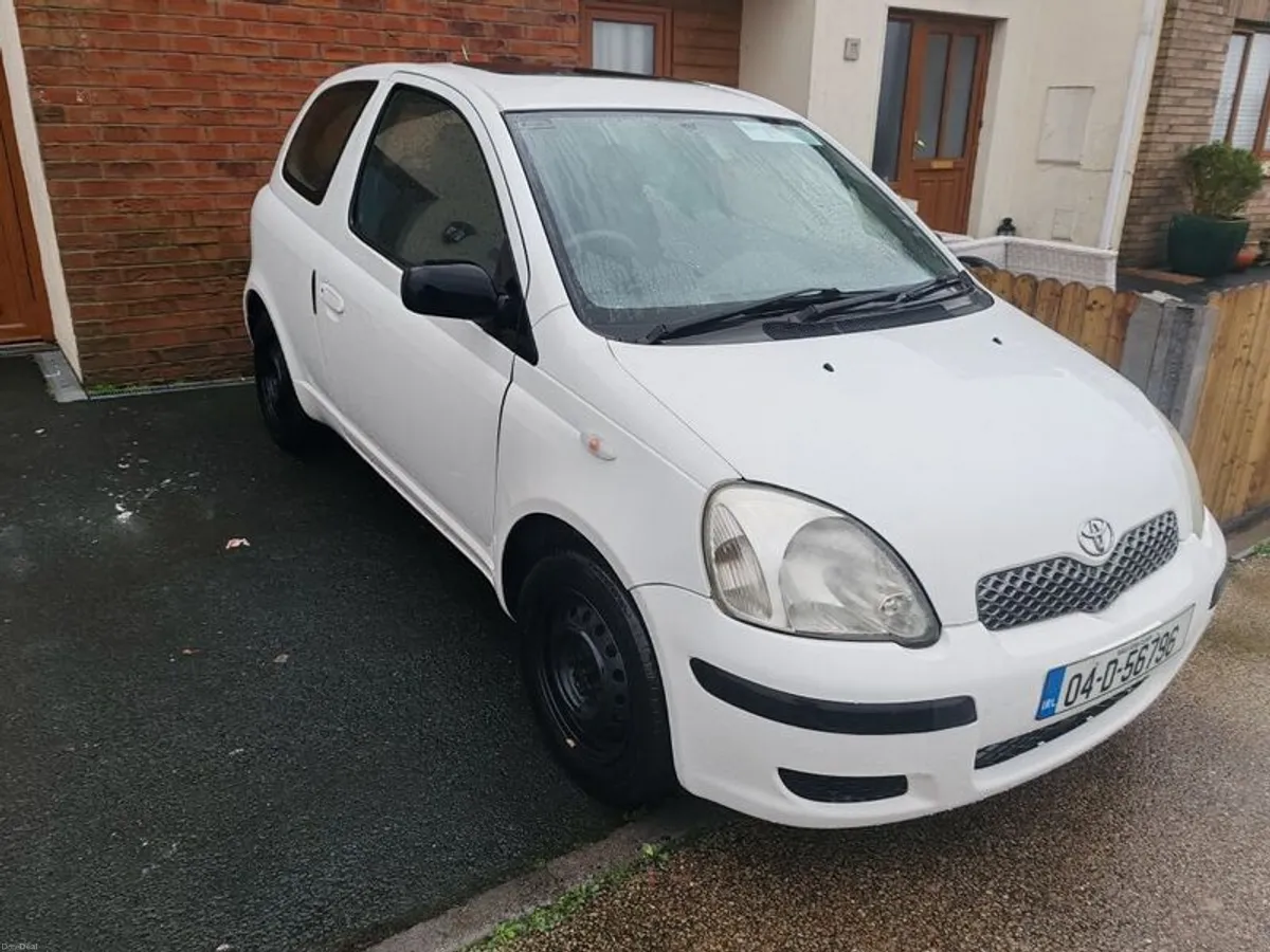 2004 Toyota Yaris - Image 1