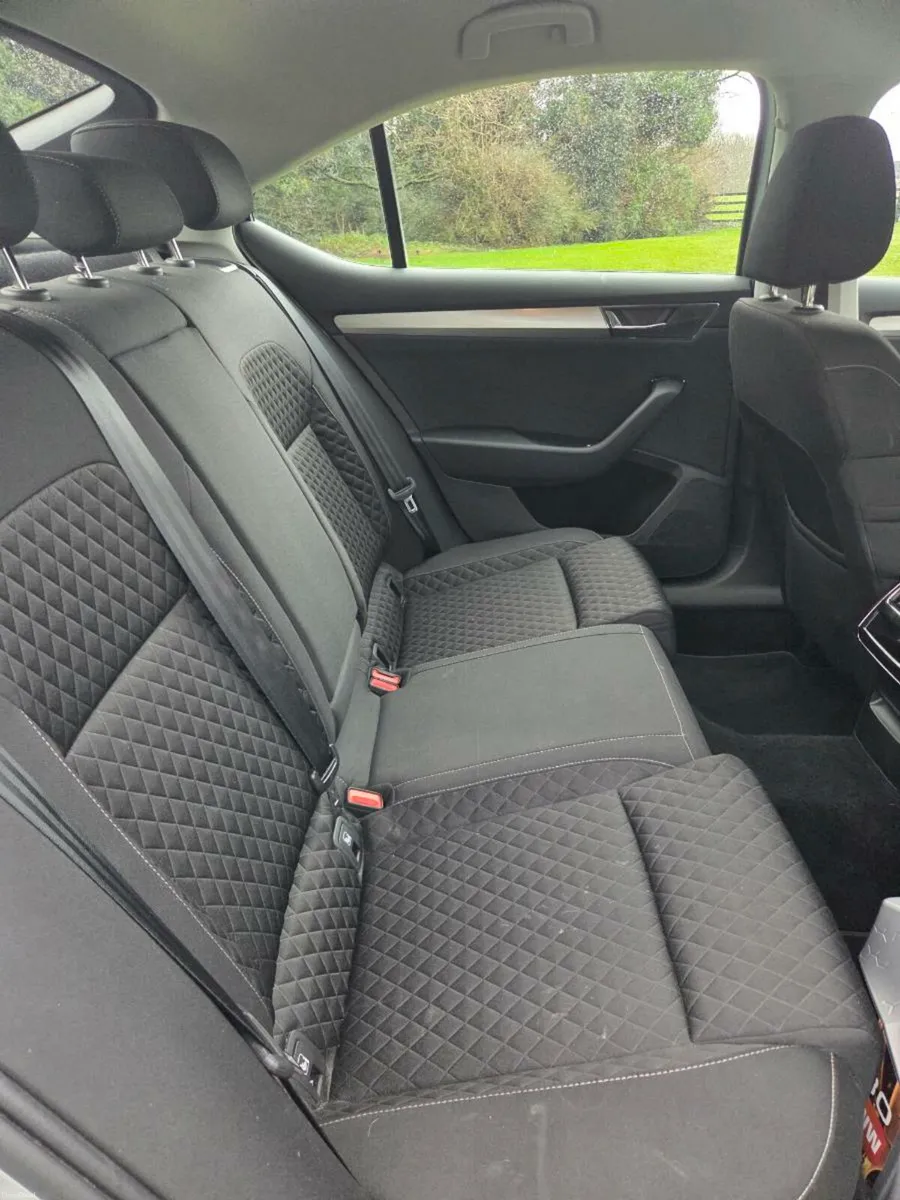 222 SKODA SUPERB 2.0 TDI - Image 4