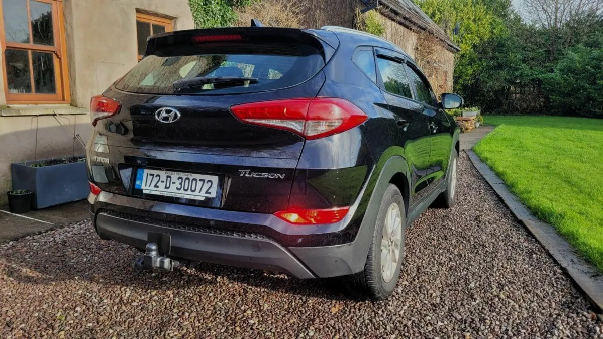 Hyundai Tucson 2017 v. low mileage, full S. H. - Image 3