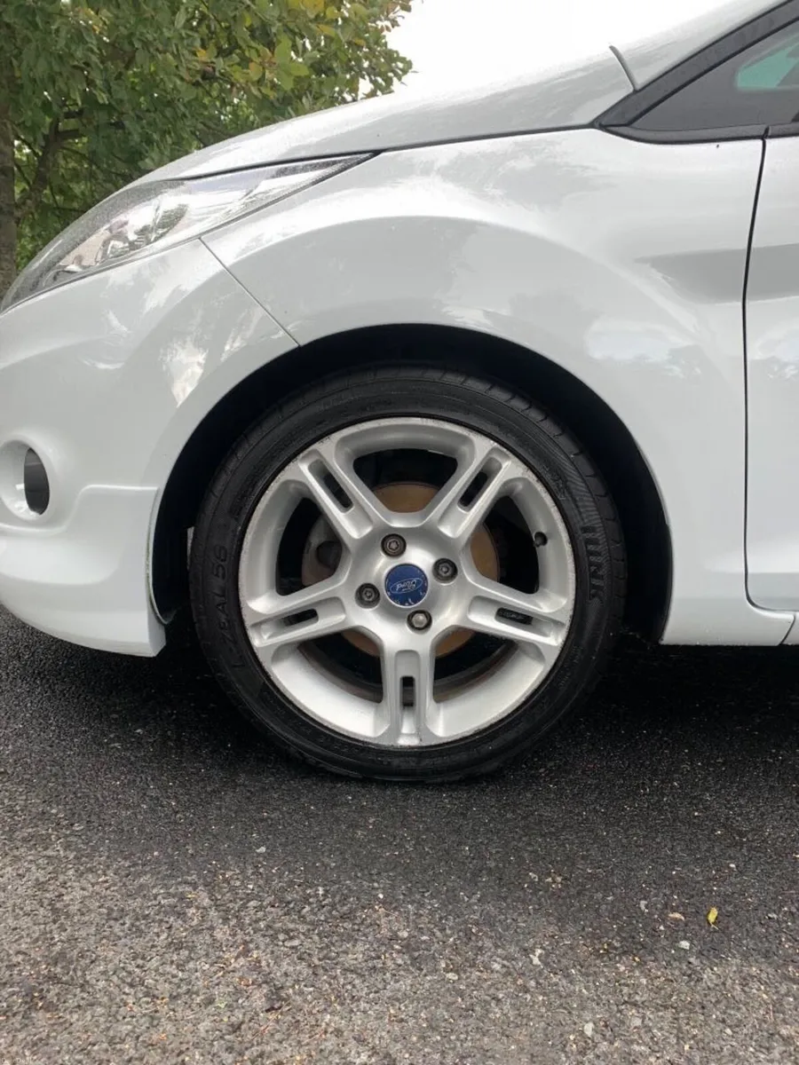 Ford Fiesta Zetec S - Image 4