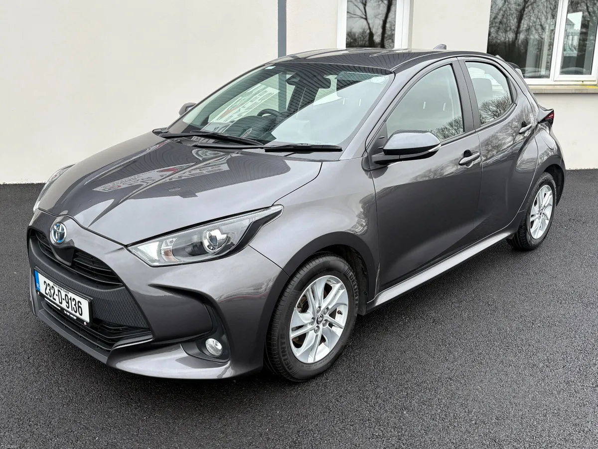 232 Toyota Yaris 1.5 Hybrid Luna - Image 2