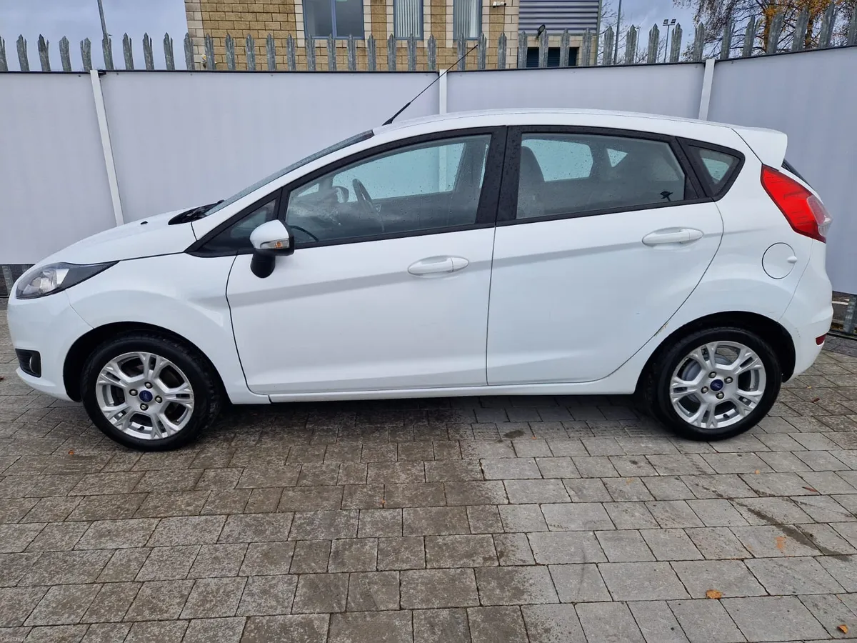 Ford Fiesta 2017 **** READ ADD **** - Image 4