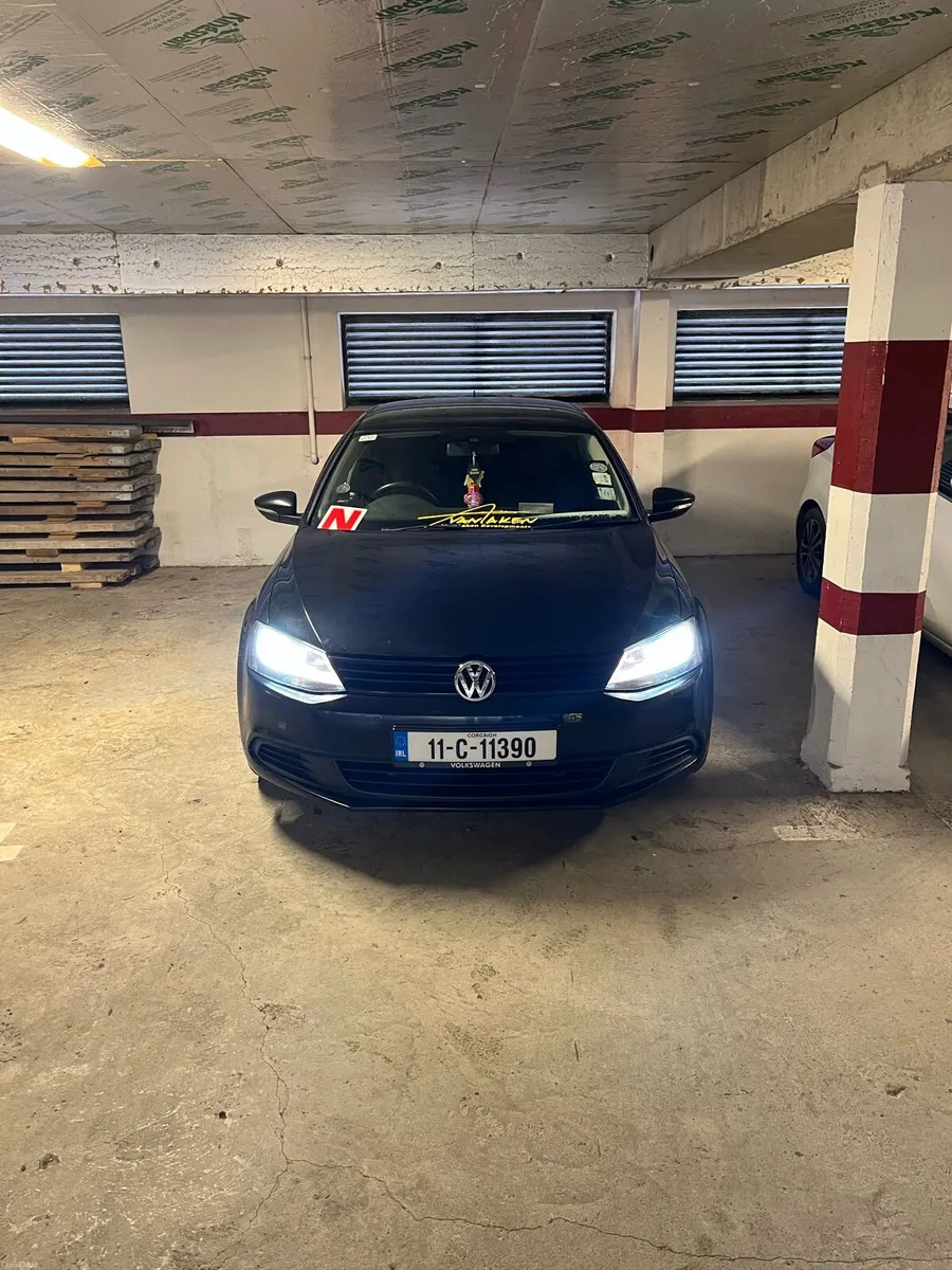 2011 Volkswagen Jetta - Image 2