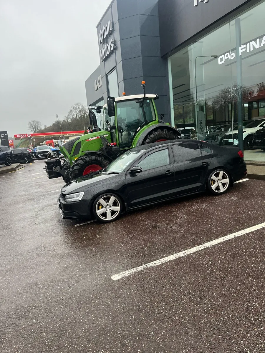 2011 Volkswagen Jetta - Image 3