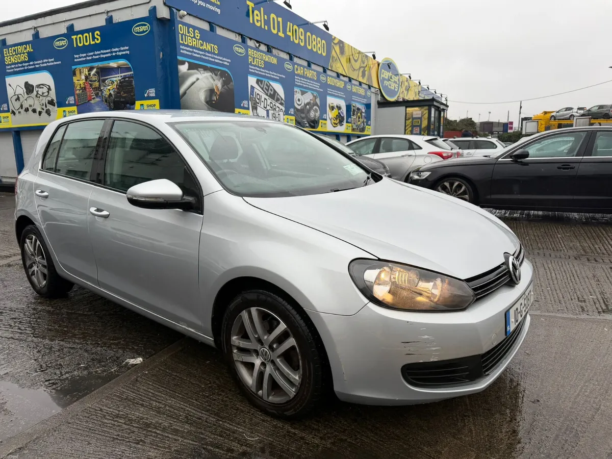 Volkswagen Golf 2010 - Image 2