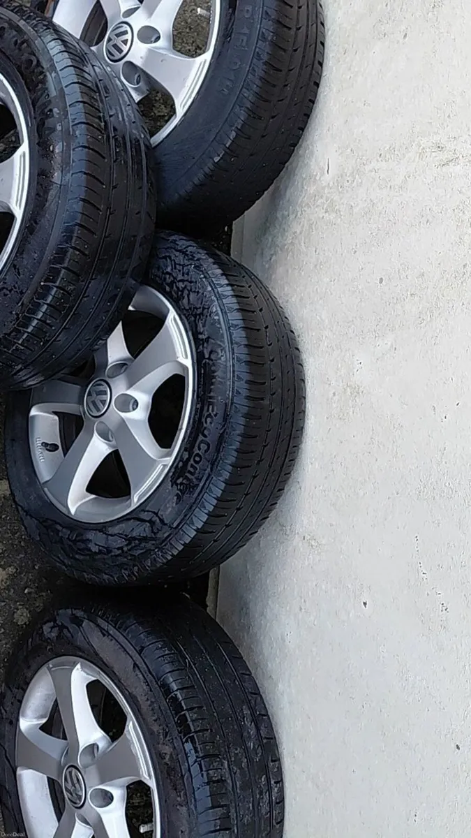 Volkswagen Golf 15 inch alloys - Image 1