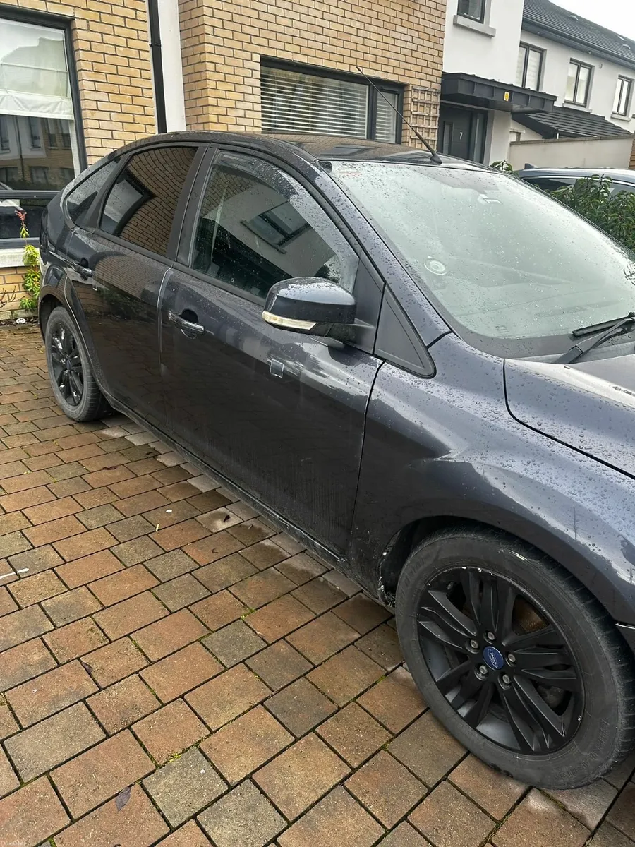 Ford Focus 2010 - Image 2