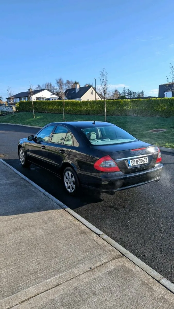 Mersedes E280 (Government car) - Image 4