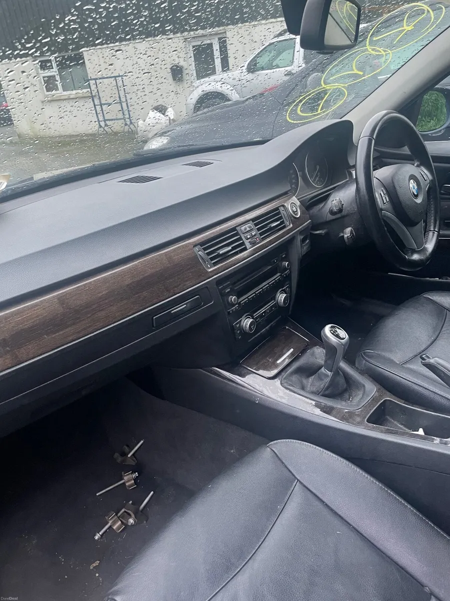 BMW 3-Series 2011 - Image 4