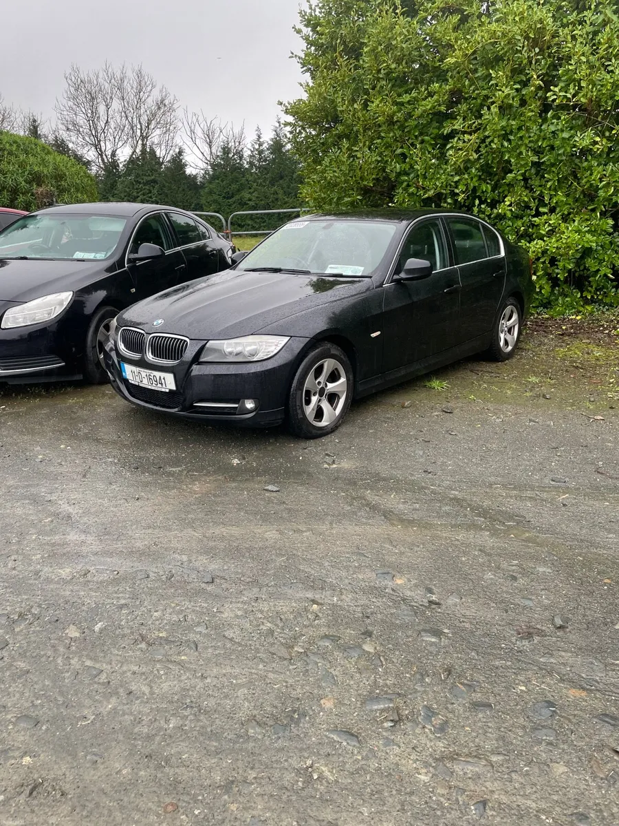 BMW 3-Series 2011 - Image 2