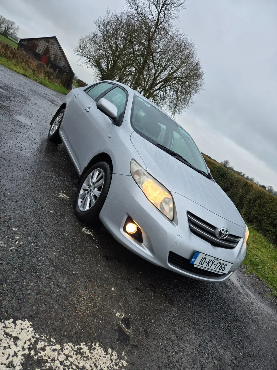 Toyota Corolla 2010 - Image 1