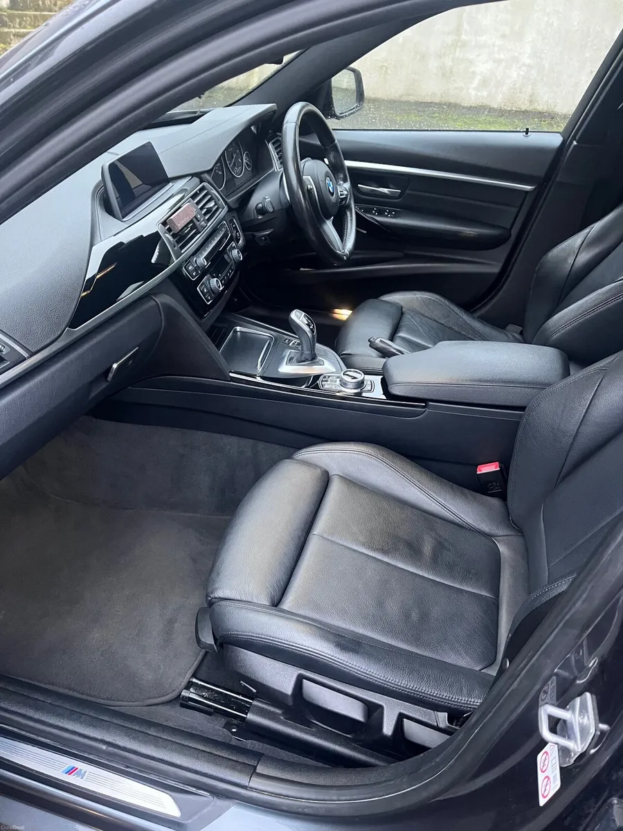 BMW 3-Series 2018 - Image 4