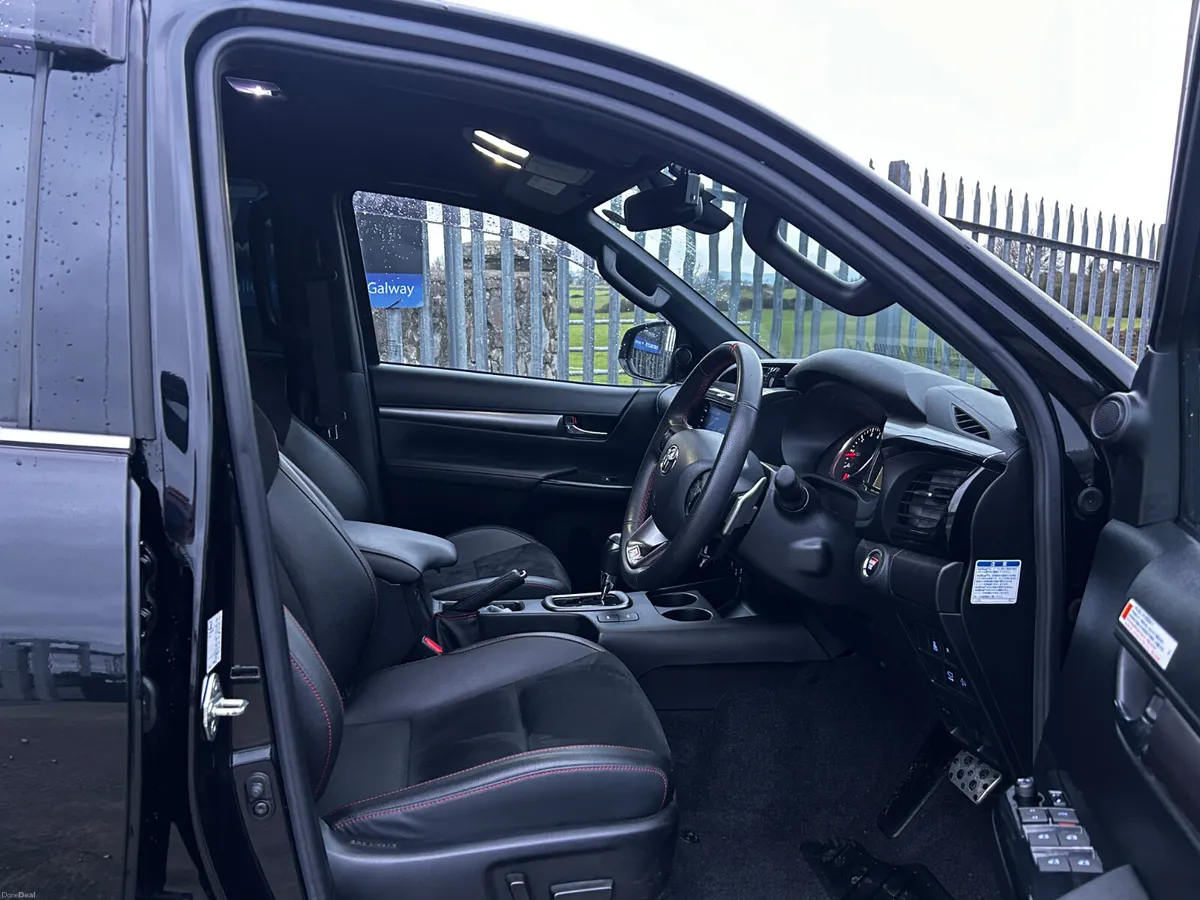 Toyota Hilux GR Sport Automatic 2024 - Image 3