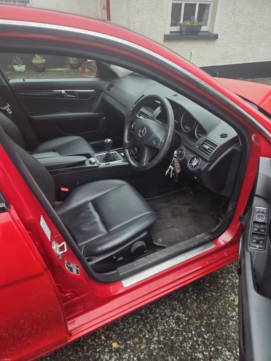 Mercedes-Benz C-Class 2010 - Image 2