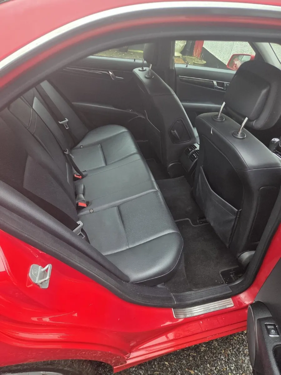 Mercedes-Benz C-Class 2010 - Image 3