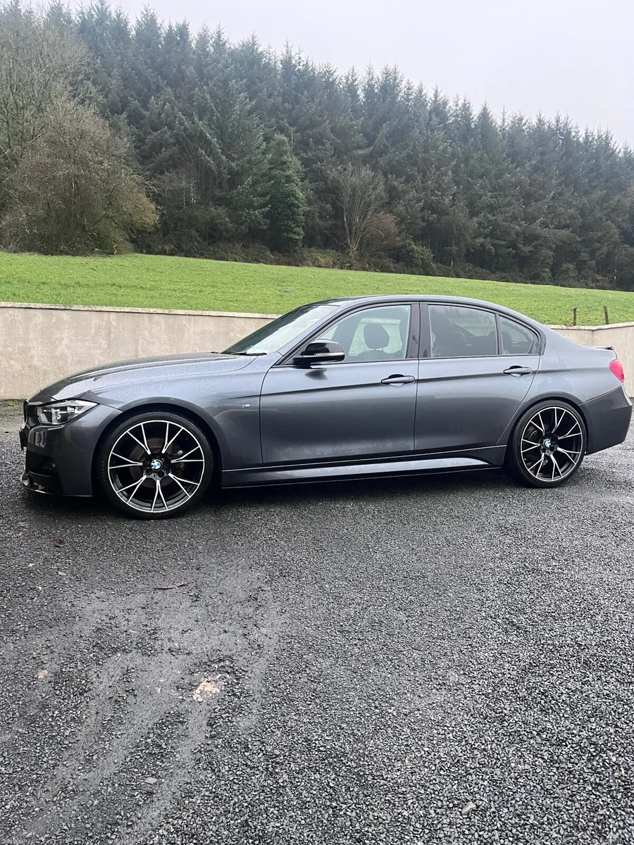 BMW 3-Series 2018 - Image 3