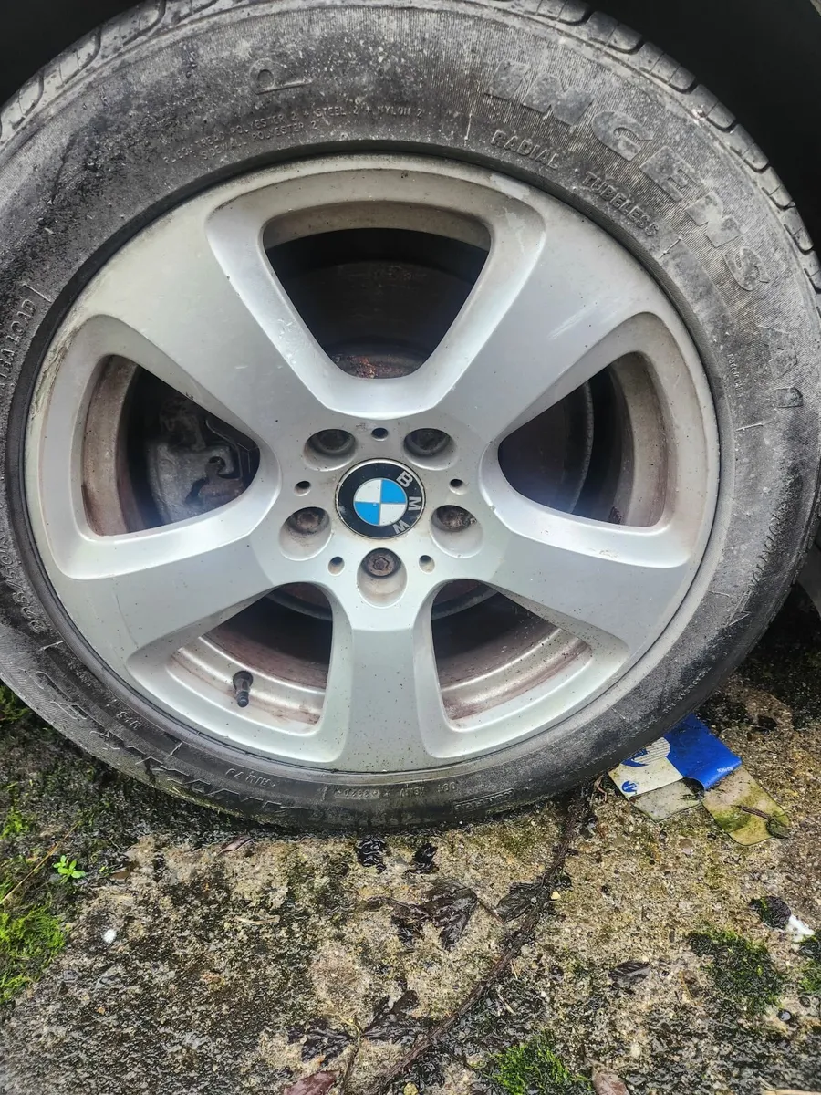 BMW 5-Series 2009 - Image 4