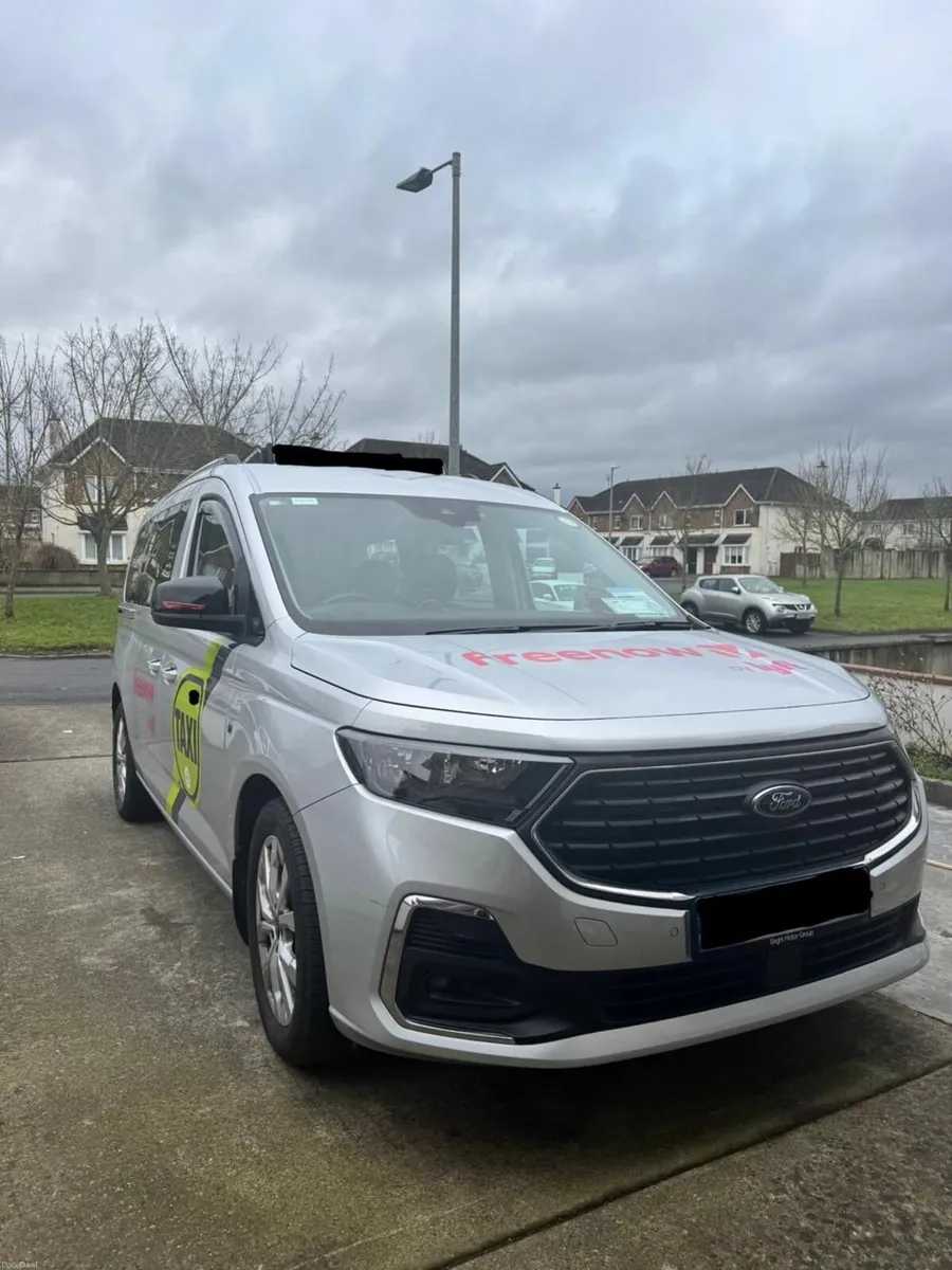 Ford 7 Seater Taxi - Image 3