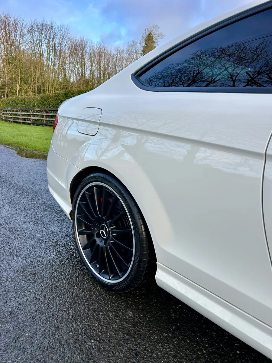 Mercedes-Benz C63 AMG 125 - Image 4