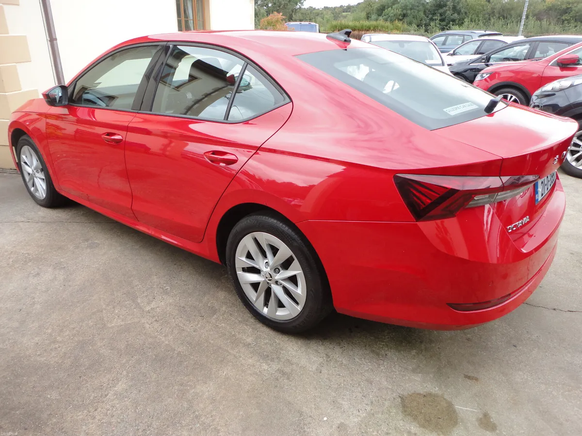 Skoda Octavia 2021 AMB 2.0tdi 115HP 5DR - Image 4