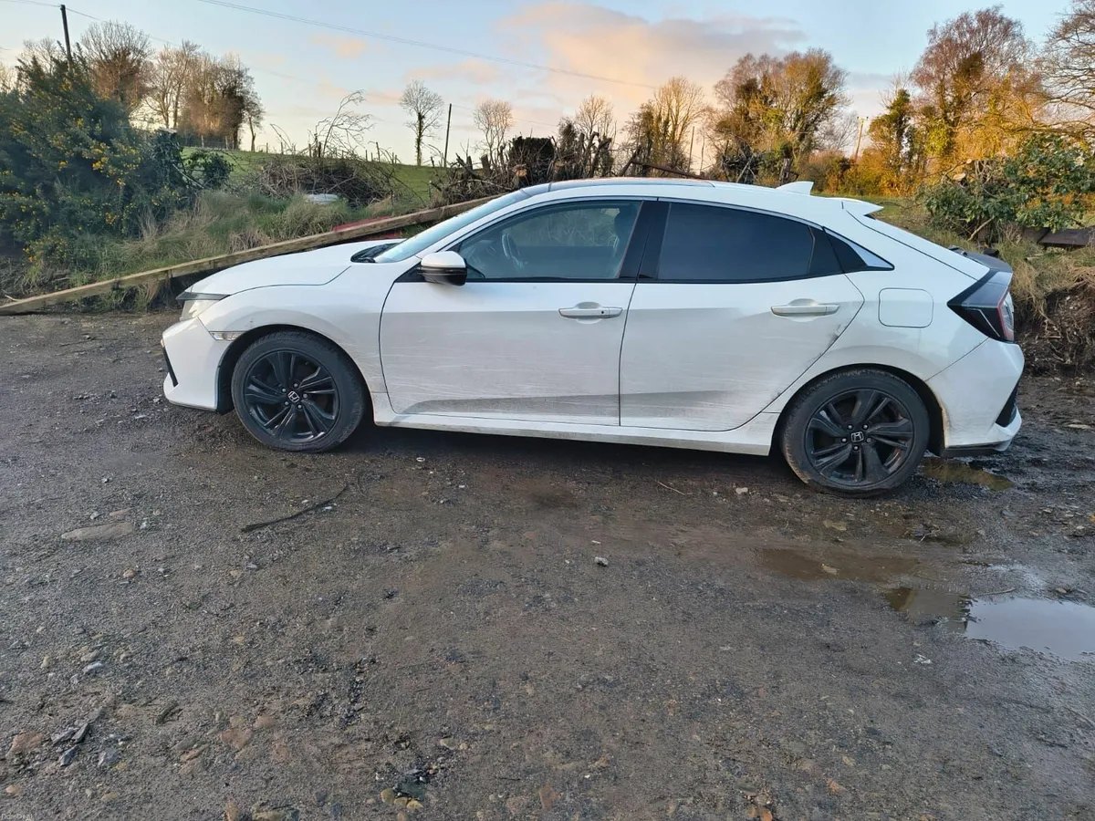 Honda Civic 2019 - Image 2