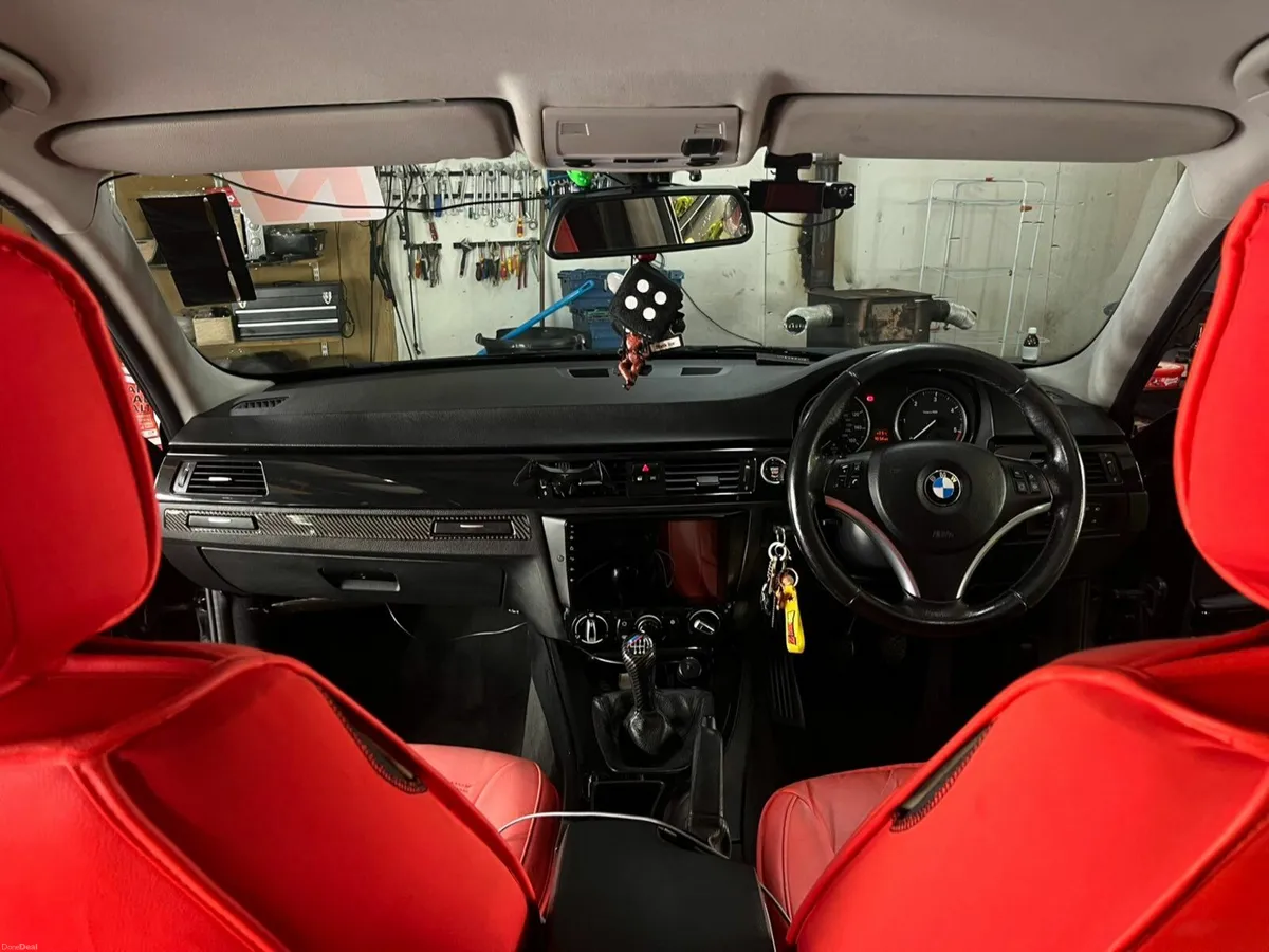 BMW 3-Series 2010 - Image 2