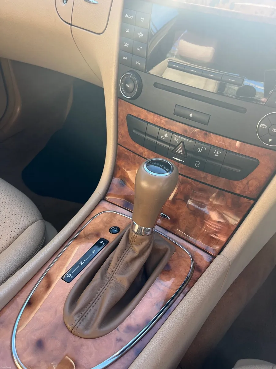 Mercedes-Benz E-Class 2008 - Image 3