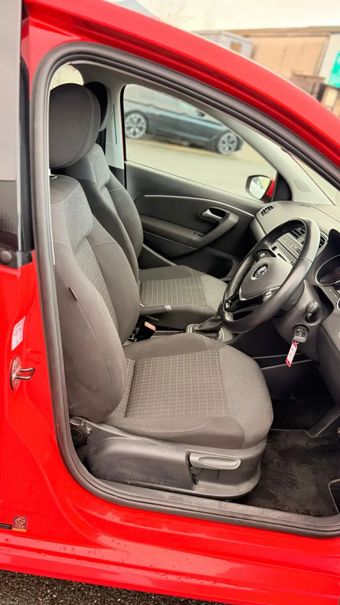 Volkswagen Polo 2016 - Red - Image 6