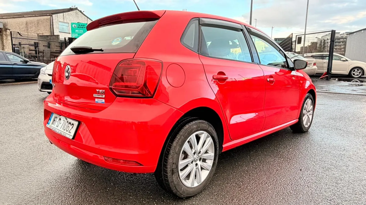 Volkswagen Polo 2016 - Red - Image 5