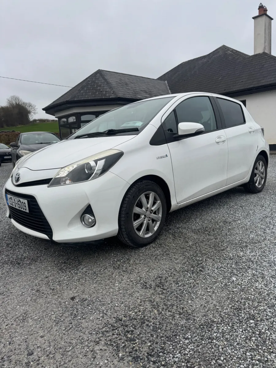 Toyota Yaris 2013 hybrid new nct and taxed - Image 4