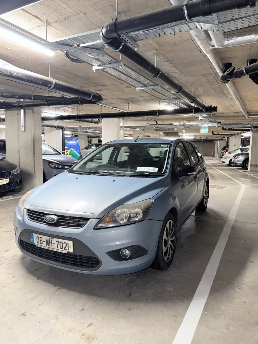 Ford Focus Zetec 1.6 Automatic - Image 2