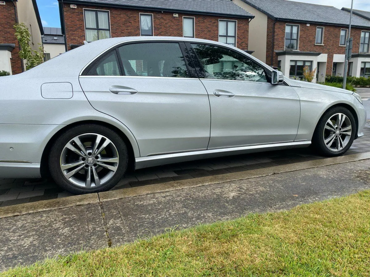 Mercedes-Benz E-Class 2013 - Image 2