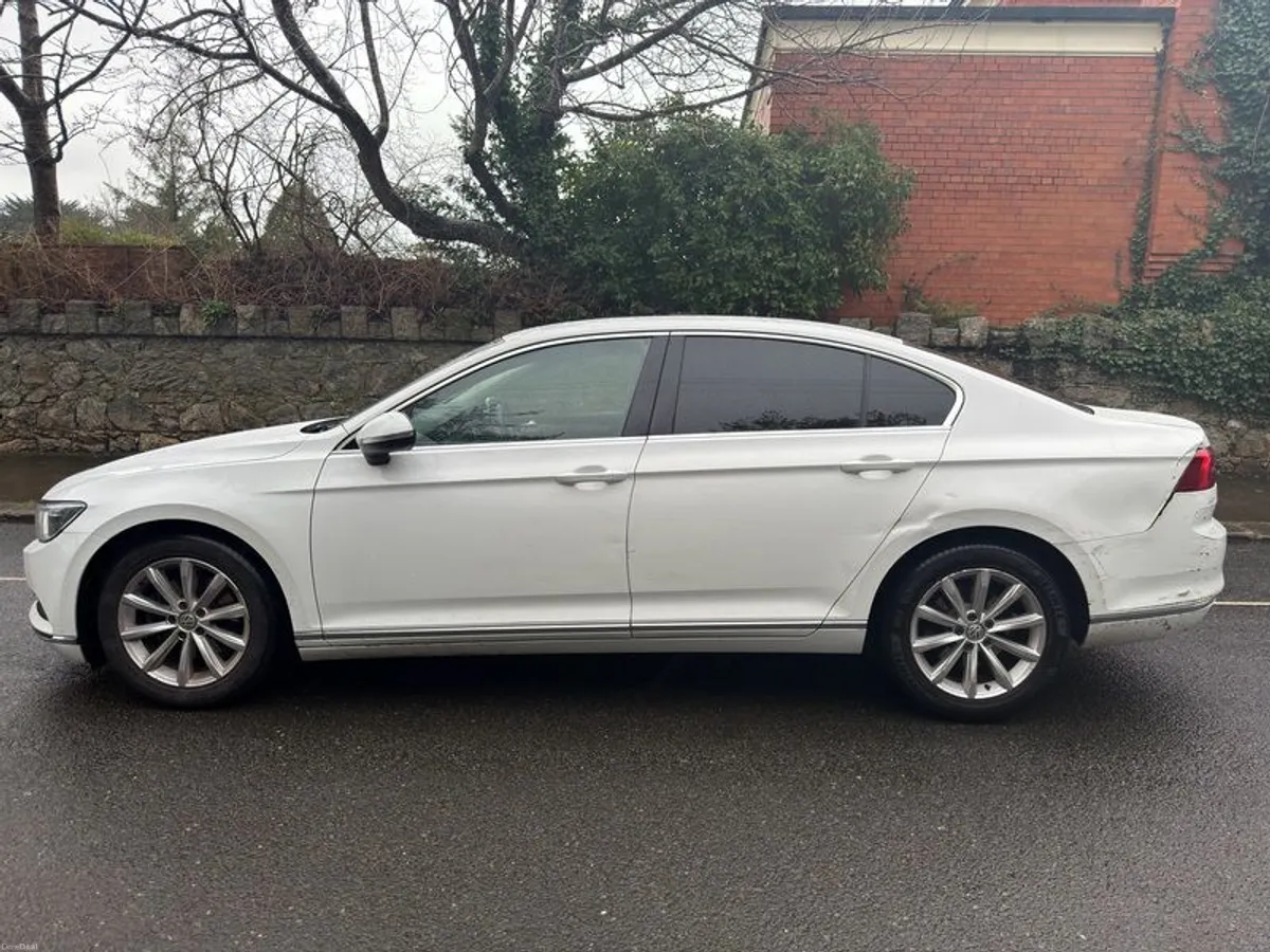 2015 Volkswagen Passat - Image 3