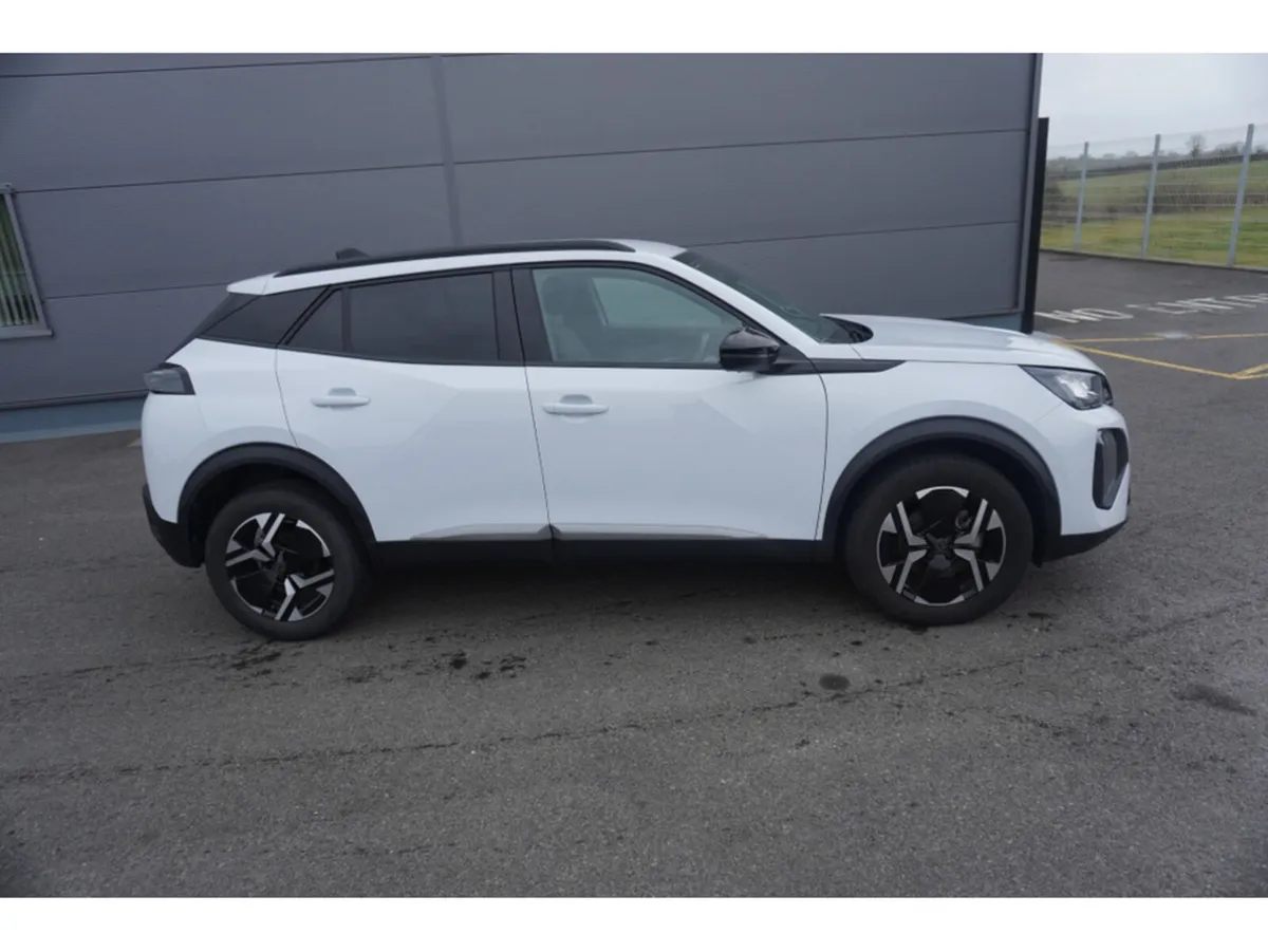 Peugeot 2008 ALLURE 1.2T 130PS - Image 2