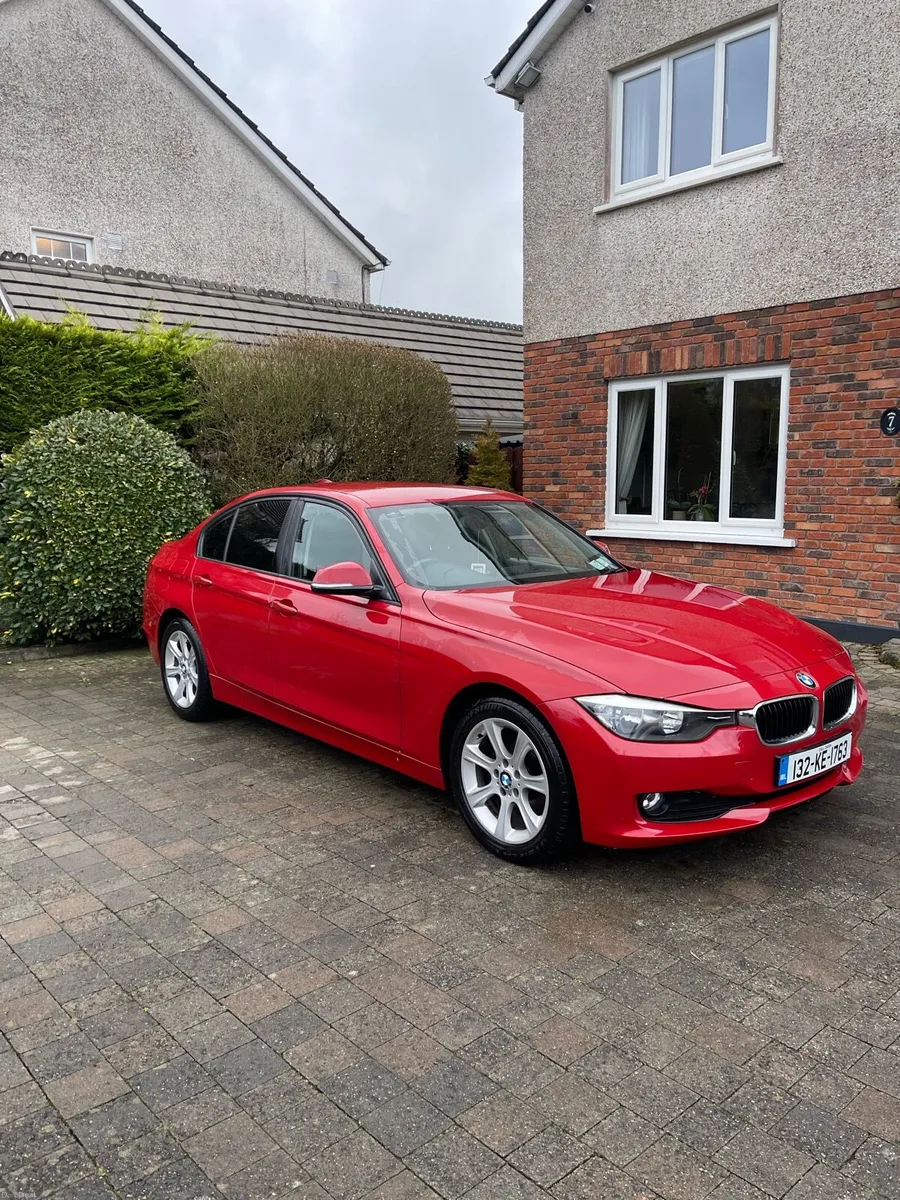 Red BMW 316d 2013 F30 - Image 2