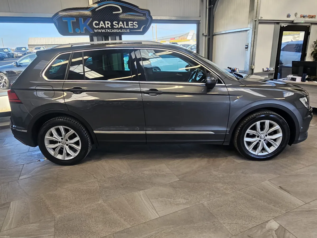 16 VOLKSWAGEN TIGUAN HIGHLINE **LOW KMS** - Image 2