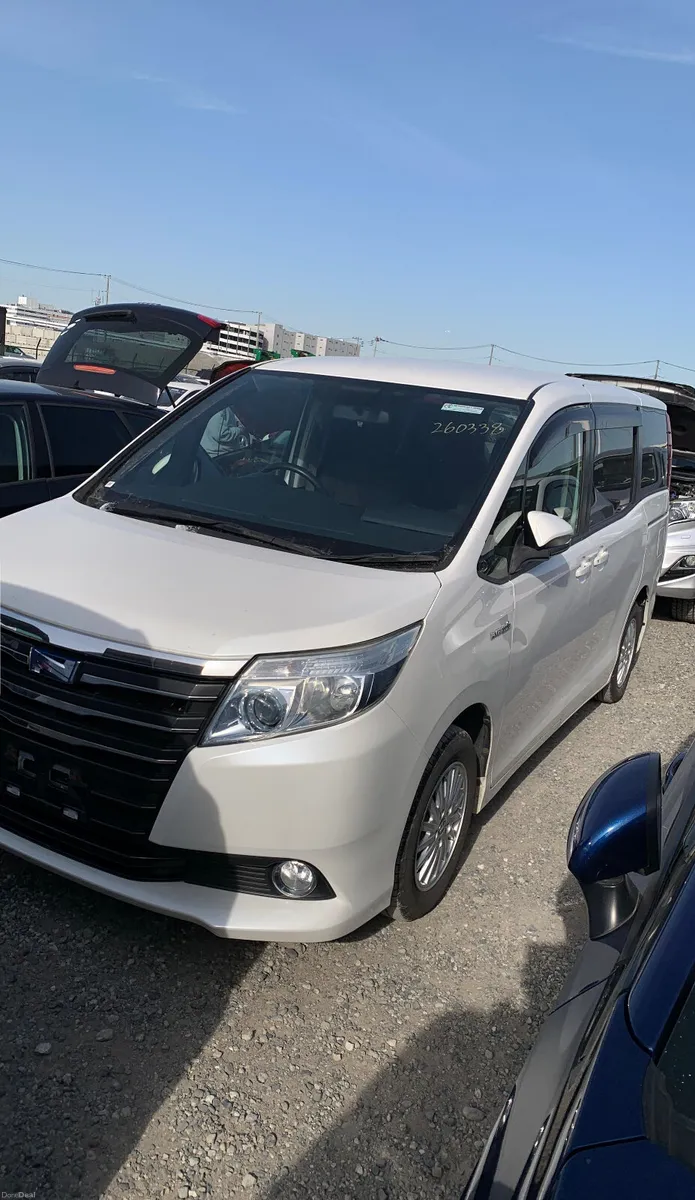 2014 Toyota Noah 1.8 Hybrid 7 SEATER - Image 1
