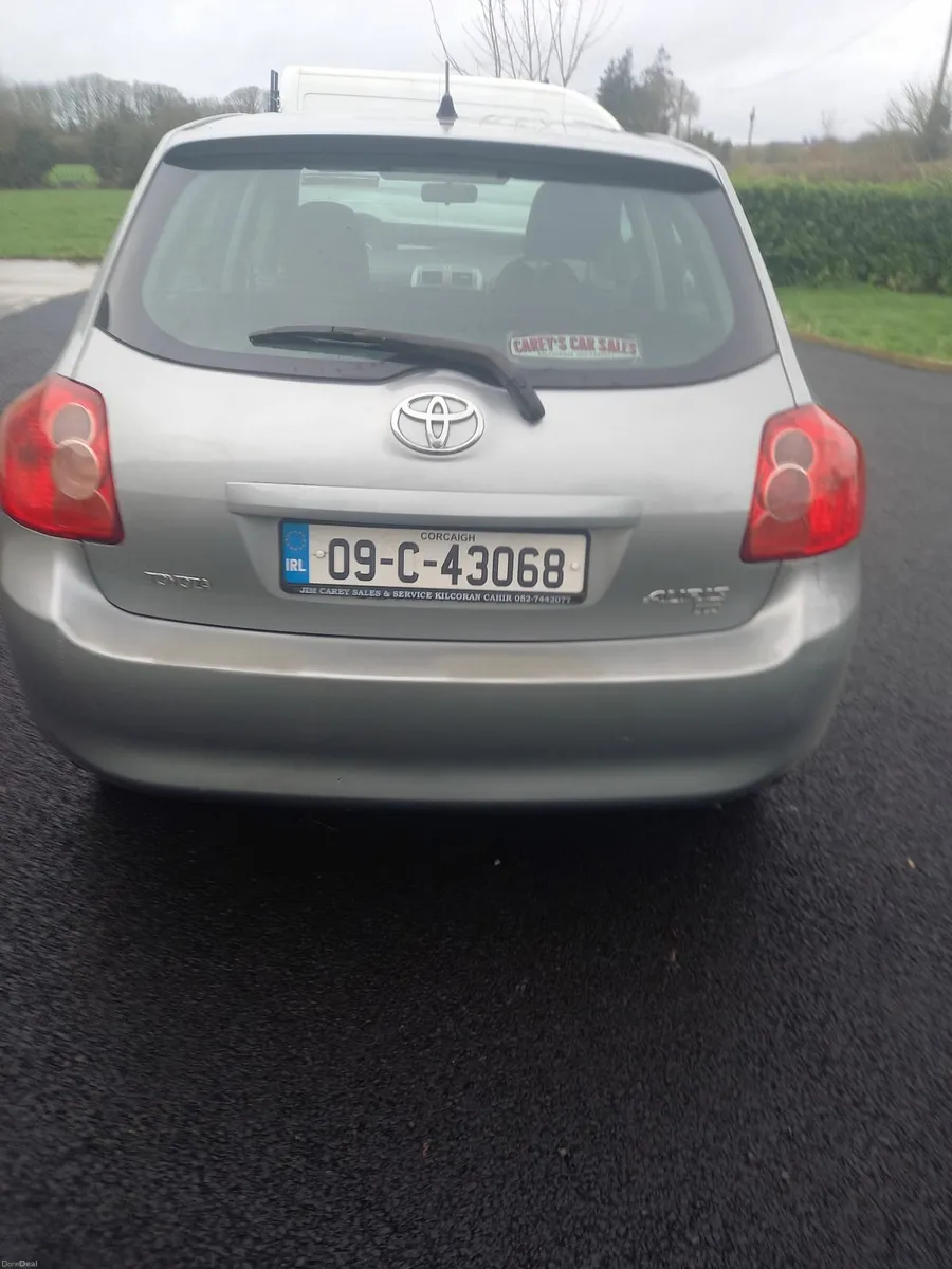 Toyota Auris 2009 - Image 2