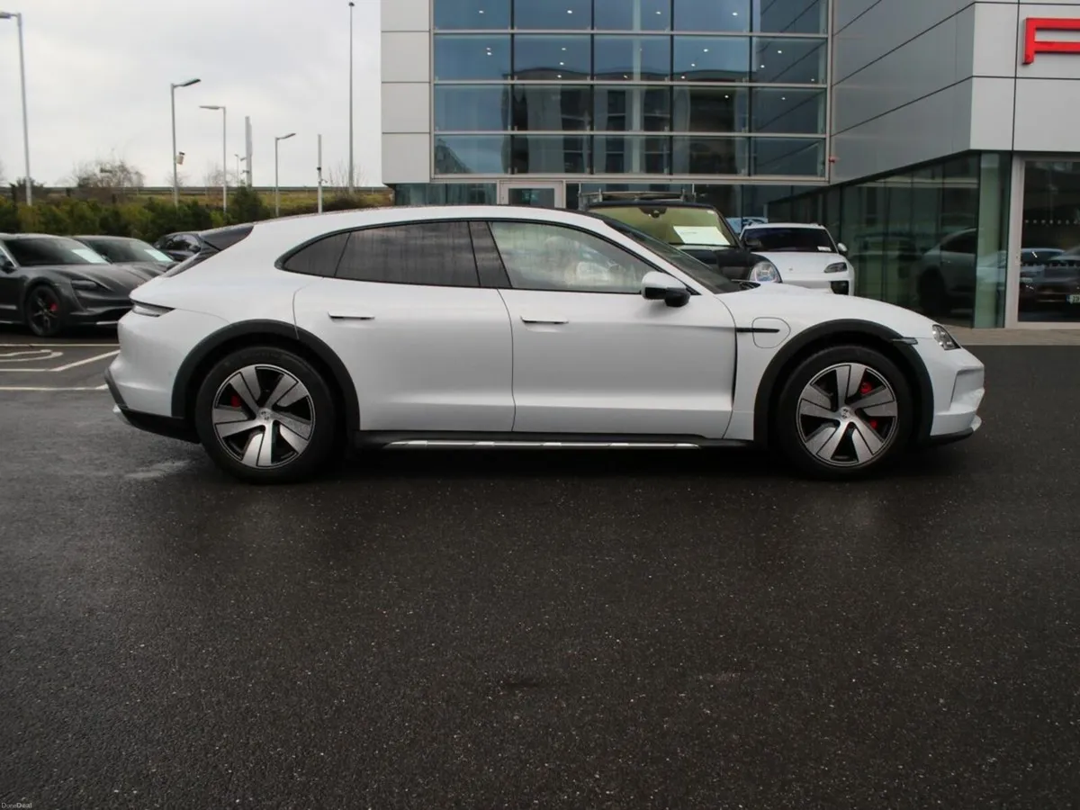 Porsche Taycan 4S Cross Turismo - Image 4