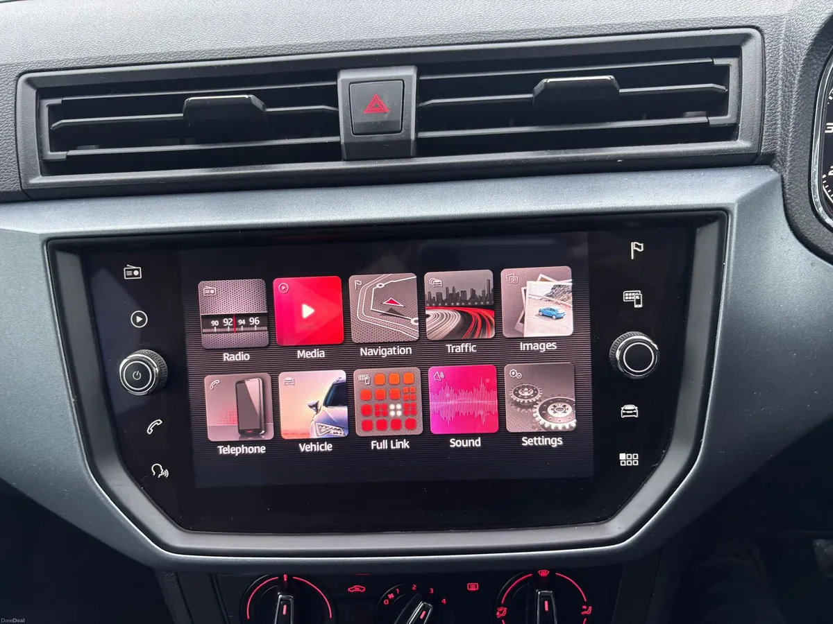 SEAT Arona 2019  PETROL  LOW  MILEAGE - Image 3