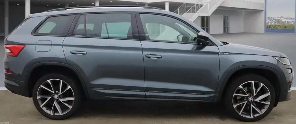 2.0 TDI SportLine SUV 5dr Diesel DSG 4WD Euro 6 (s - Image 3