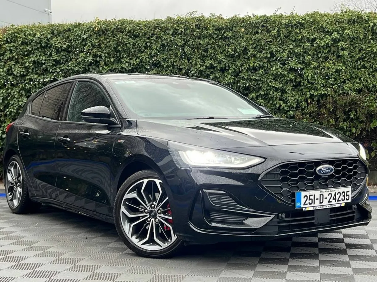 Ford Focus ST-LINE 1.0 HYBRID // VERY LOW MILEAGE - Image 1