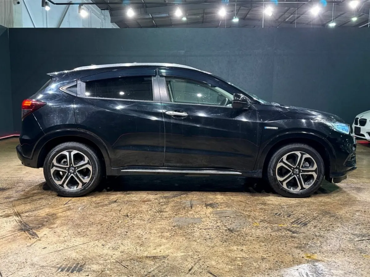 Honda Vezel AUTOMATIC 1.5L HYBRID - CRUISE CONTROL - Image 4